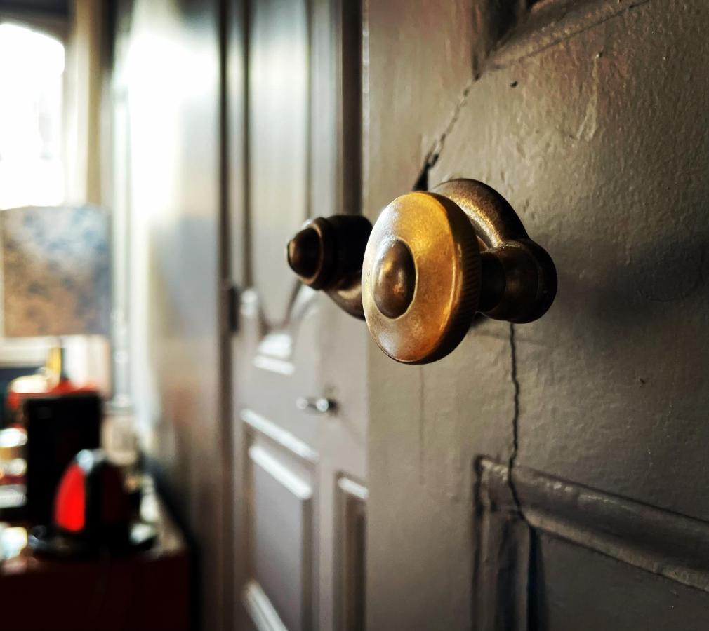 La Maison Aux Murs Anciens Et Ses Chambres Tarbes Dış mekan fotoğraf